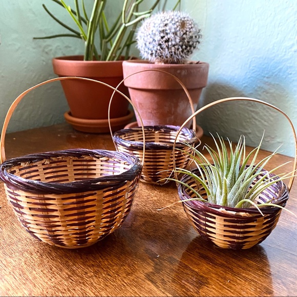 **SOLD** Vintage Mini Nesting Baskets set of 3 - Picture 1 of 4